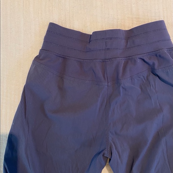 Lululemon cropped joggers! - Picture 4 of 4